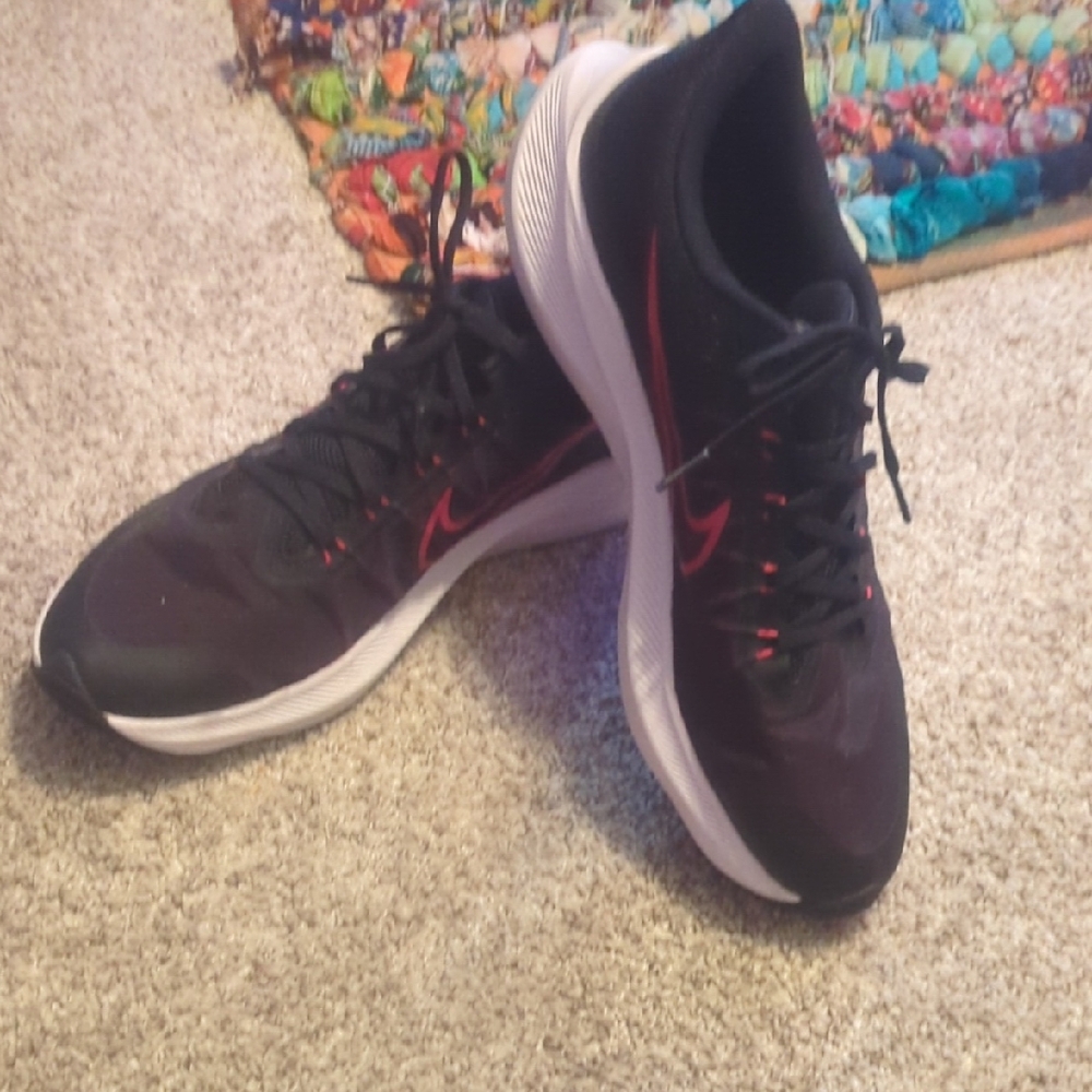 Nike Black and Red Athletic Sneakers